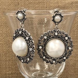 🍀 Chunky Pearl Filigree Drop Earrings